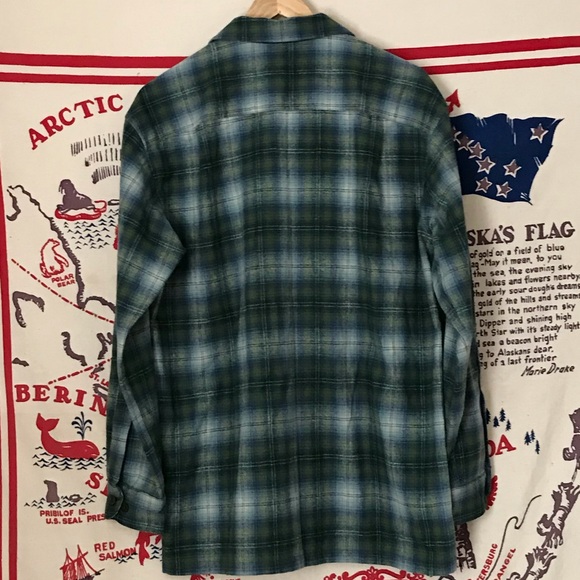 PENDLETON FLANNEL BOARD SHORT IN MENS SIZE MEDIUM - Picture 6 of 6